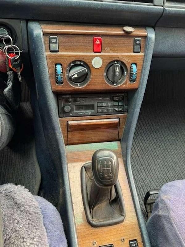 Gebraucht Mercedes E300 109 PS (80 kW) 1985 Weiß Limousine