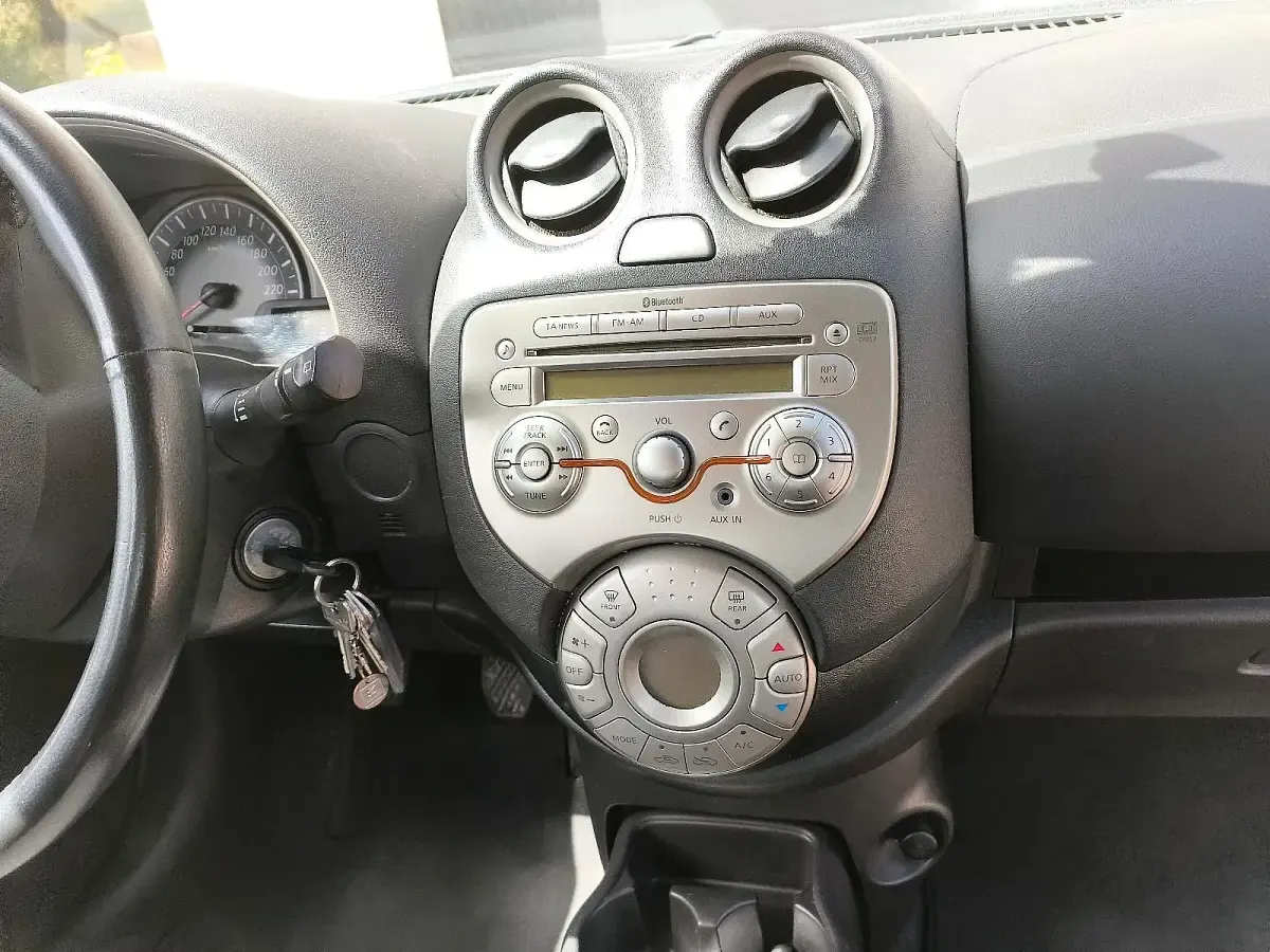 Gebraucht Nissan Micra 80 PS (58 kW) 2012 Rot Kleinwagen