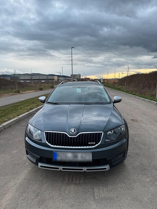 Gebraucht Skoda Octavia Scout 184 PS (135 kW) 2016 Grau Kombi