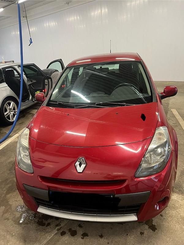 Rot Gebraucht 2010 Renault Clio II Kleinwagen | 2.490 € (Fairer Preis) - Bild 1/4