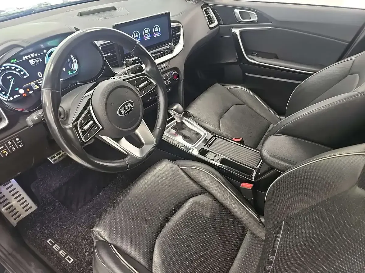 Gebraucht Kia Ceed Sportswagon Platinum Edition 141 PS (103 kW) 2021 Grau Kombi