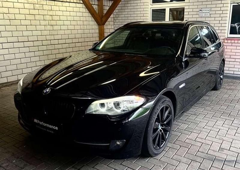 Schwarz 2 Gebraucht 2012 BMW 520 Kombi | 8.400 € (Superpreis) - Bild 1/4