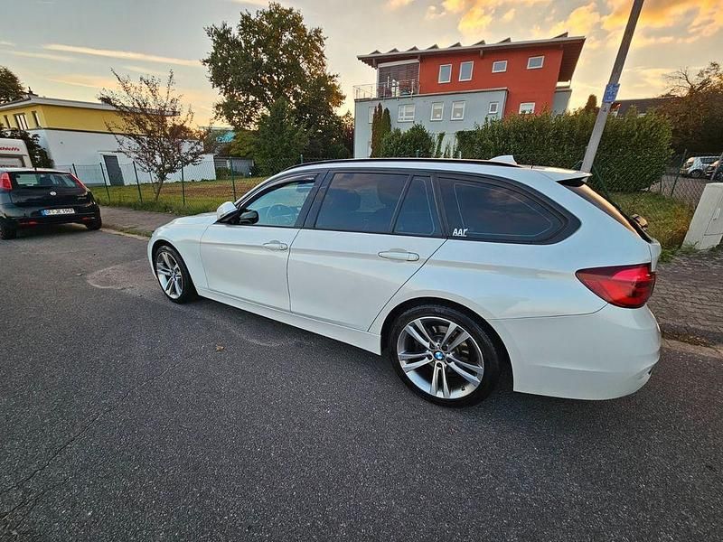Gebraucht BMW 320 Shadowline 190 PS (139 kW) 2019 Weiß Kombi