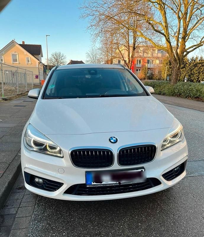 Weiß Gebraucht 2016 BMW 218 Kombi | 10.490 € (Guter Preis) - Bild 1/2