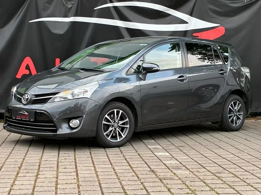 Gebraucht Toyota Verso Life 147 PS (108 kW) 2014 Grau Van / Kleinbus