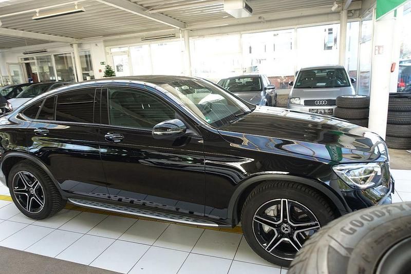 Gebraucht Mercedes GLC200 AMG line 211 PS (155 kW) 2022 Schwarz SUV