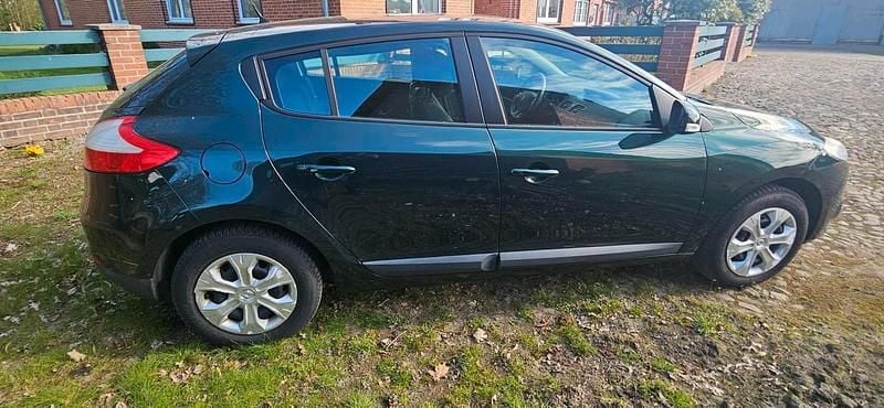 Gebraucht Renault Mégane III 101 PS (74 kW) 2010 Grün Kleinwagen