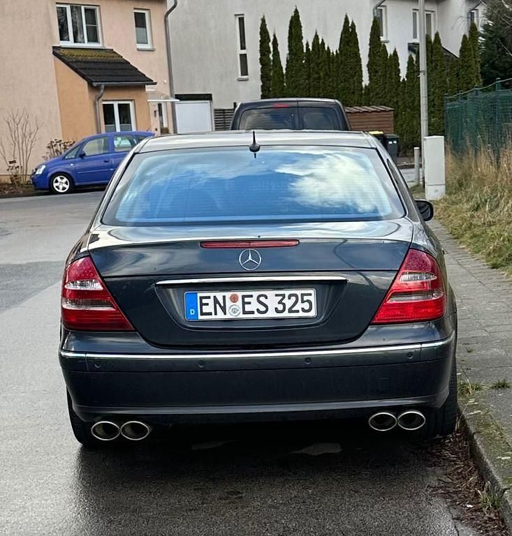 Blau Gebraucht 2003 Mercedes E500 Avantgarde Limousine | 7.999 € (Fairer Preis) - Bild 1/4