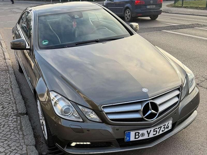 Braun Gebraucht 2010 Mercedes E250 Avantgarde Coupé | 7.000 € (Fairer Preis) - Bild 1/4