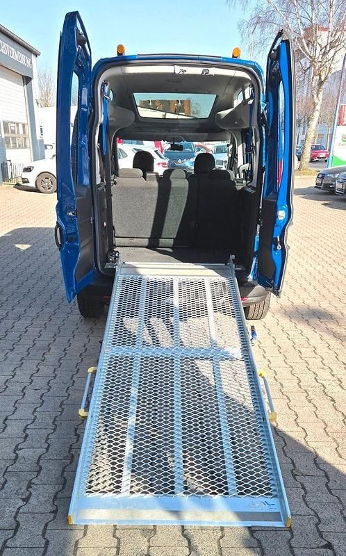 Usata Opel Combo 95 CV (69 kW) 2017 Blu Monovolume