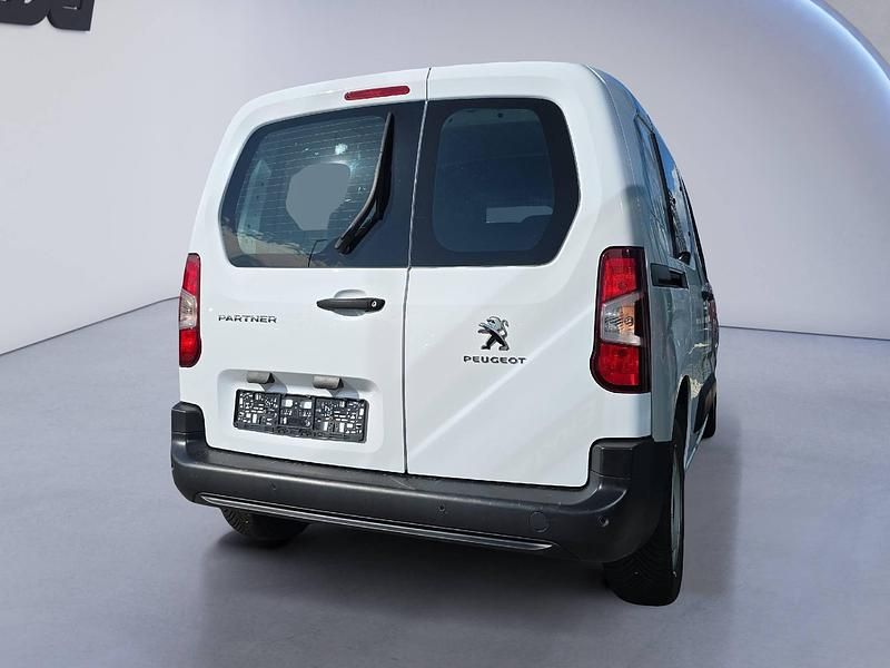 Gebraucht Peugeot Partner Premium 102 PS (75 kW) 2023 Weiss Van / Kleinbus