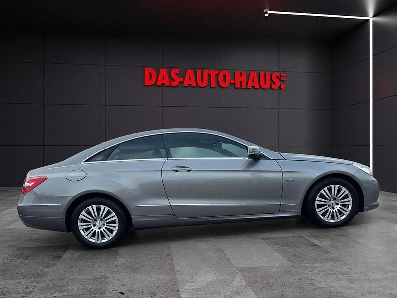 Gebraucht Mercedes E250 Avantgarde 204 PS (150 kW) 2011 Silber Coupé