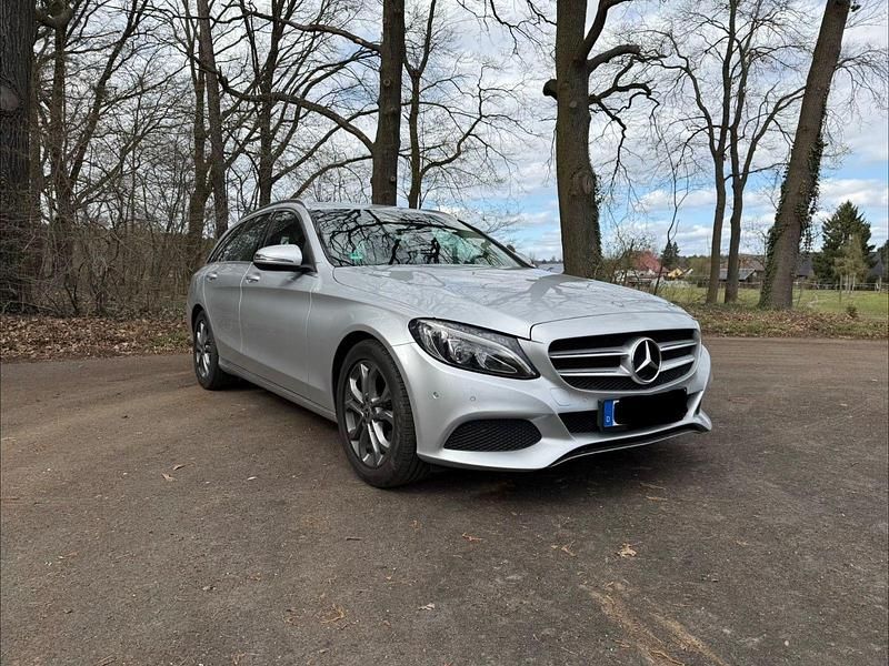 Gebraucht Mercedes C180 156 PS (114 kW) 2015 Silber Kombi