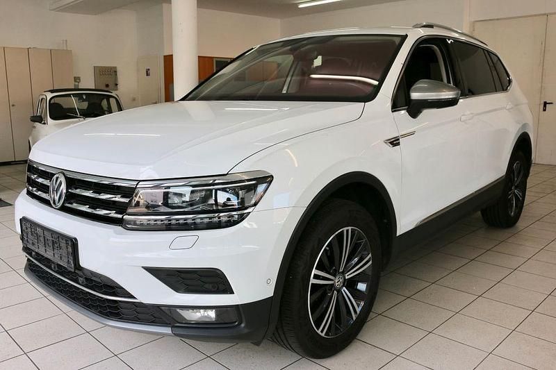 Weiß Gebraucht 2021 VW Tiguan Allspace Highline SUV | 19.900 € (Superpreis) - Bild 1/4