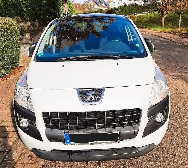 Weiß Gebraucht 2013 Peugeot 3008 Limousine | 2.500 € (Guter Preis) - Bild 1/4