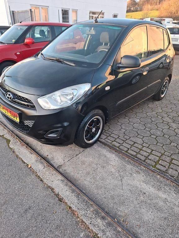Gebraucht Hyundai i10 Edition 69 PS (50 kW) 2012 Schwarz Kleinwagen