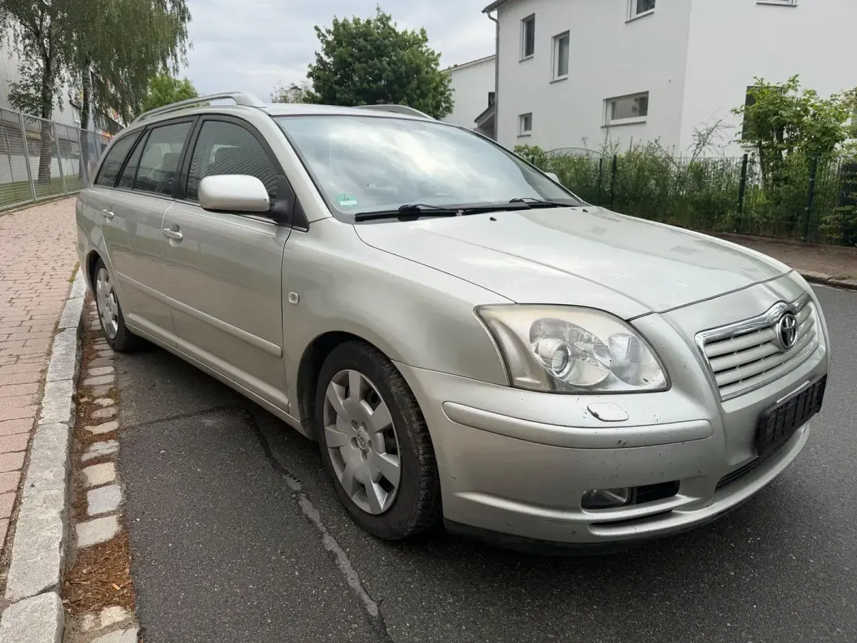 Gebraucht Toyota Avensis 147 PS (108 kW) 2005 Silber Kombi