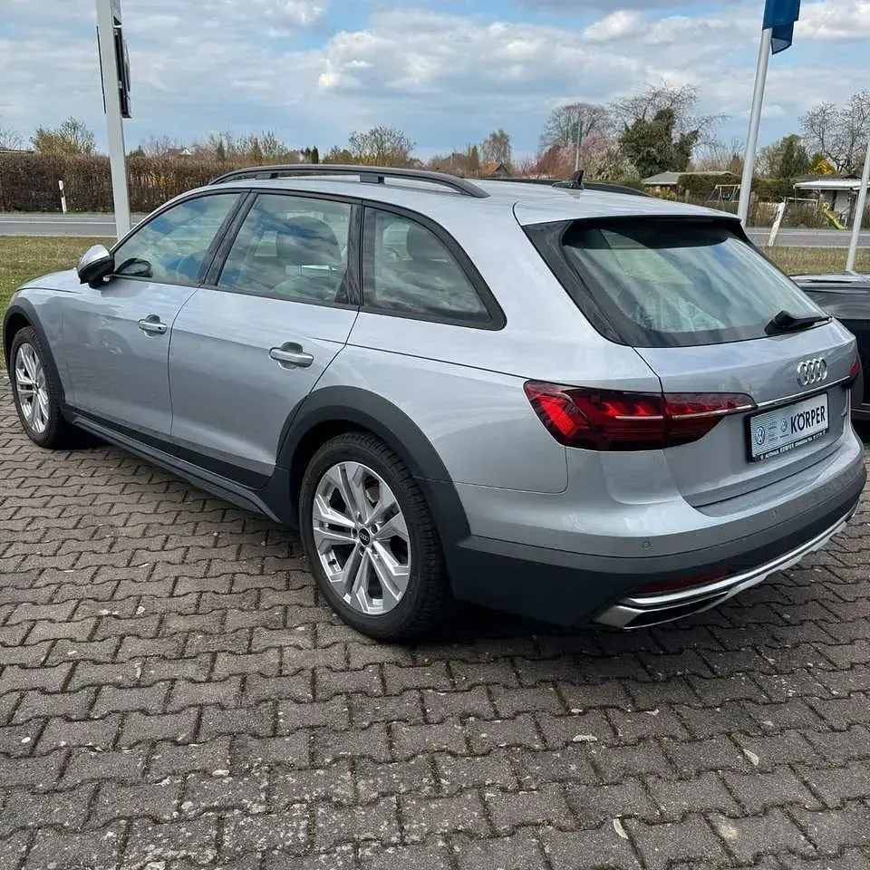 Używany Audi A4 Allroad 204 KM (150 kW) 2021 Srebrny Kombi