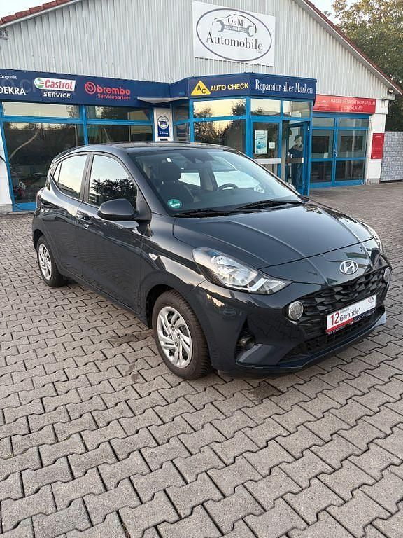 Grau Gebraucht 2022 Hyundai i10 Select Kleinwagen | 12.984 € (Fairer Preis) - Bild 1/4