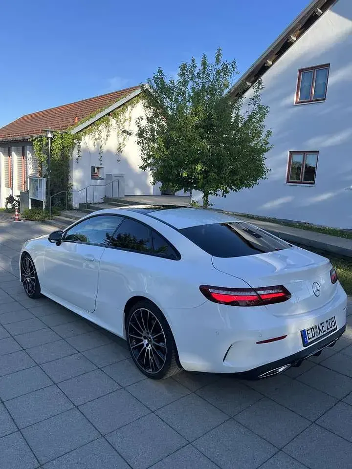 Gebraucht Mercedes E200 184 PS (135 kW) 2017 Weiß Coupé