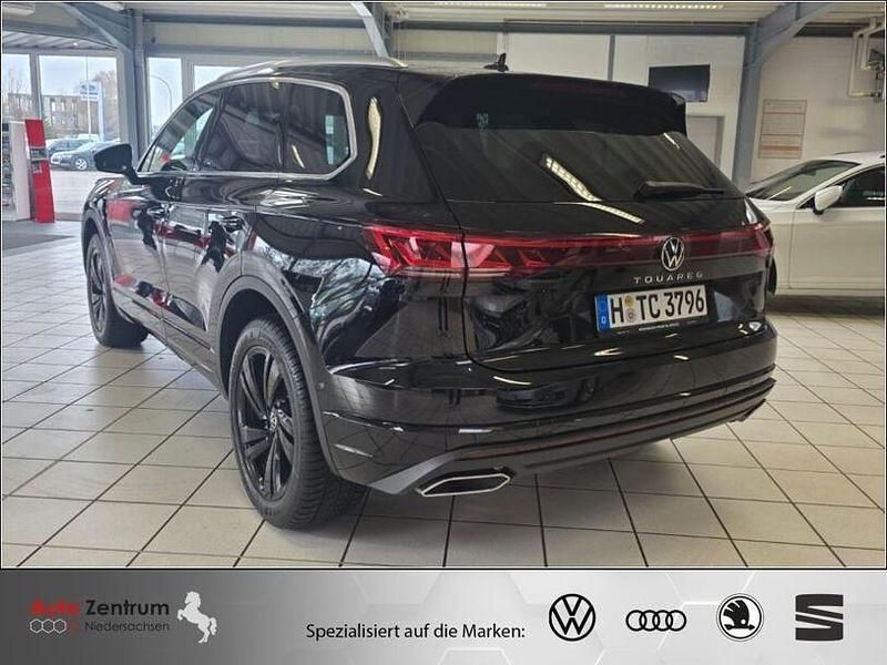 Gebraucht VW Touareg Elegance 231 PS (169 kW) 2024 Grenadilla black metallic SUV