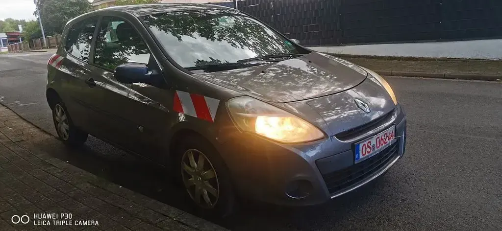 Gebraucht Renault Clio Expression 75 PS (55 kW) 2012 Grau Kleinwagen