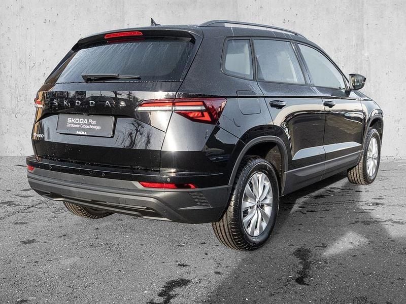 Neu Skoda Karoq Selection 150 PS (110 kW) 2025 Blackmagic perleffekt SUV