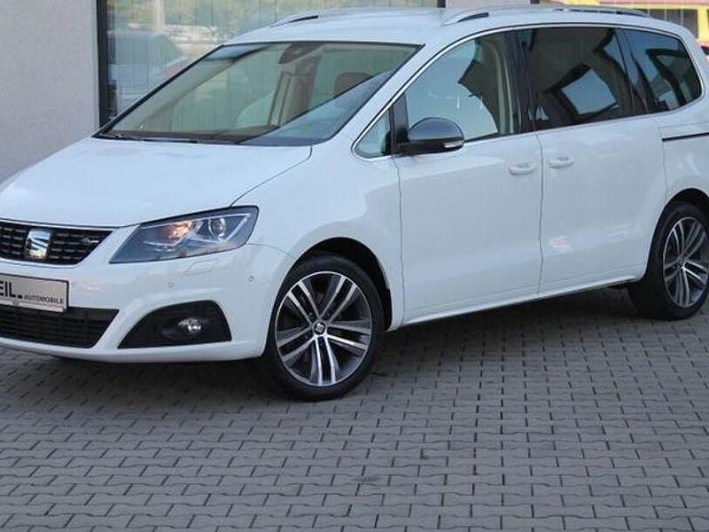 Weiß Gebraucht 2021 Seat Alhambra FR-Line Van / Kleinbus | 31.498 € (Fairer Preis) - Bild 1/4