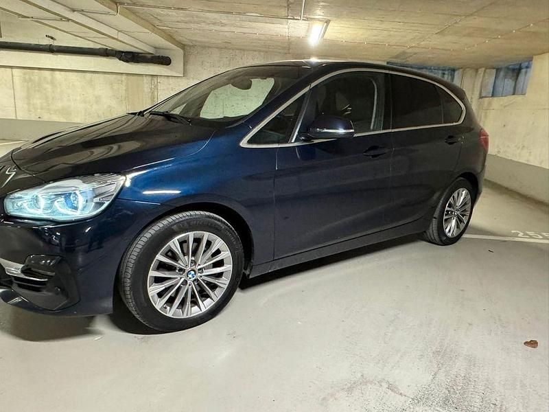 Gebraucht BMW 220 Active Tourer Luxury Line 190 PS (139 kW) 2019 Blau Van / Kleinbus