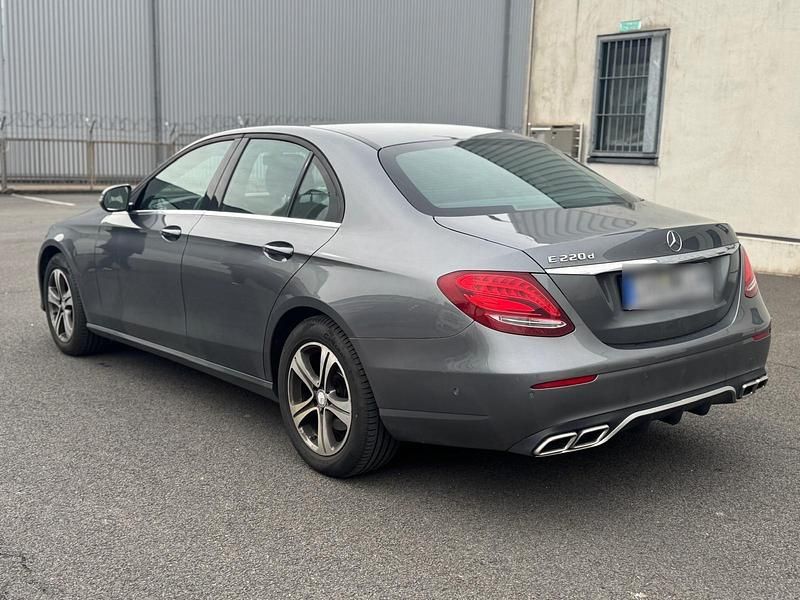 Gebraucht Mercedes E220 194 PS (142 kW) 2016 Grau Limousine