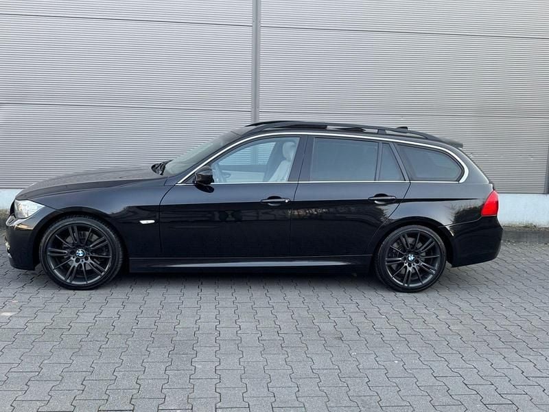 Gebraucht BMW 330 Performance 245 PS (180 kW) 2010 Schwarz Kombi