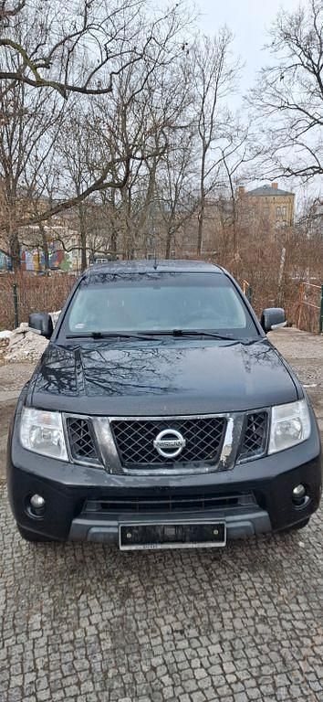 Gebraucht Nissan Navara 190 PS (139 kW) 2011 Schwarz Abholung