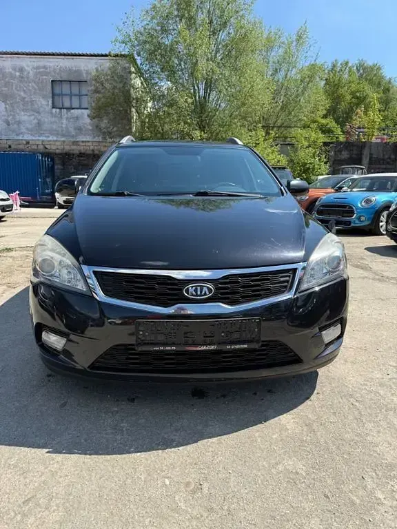 Usado Kia Ceed 125 CV (91 kW) 2011 Negro Utilitario