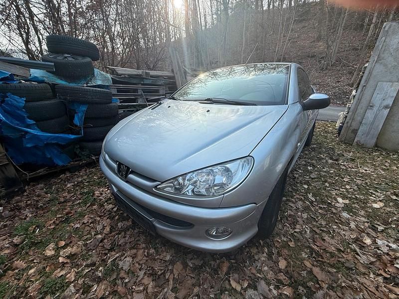 Gebraucht Peugeot 206 CC 116 PS (85 kW) 2006 Silber Cabrio