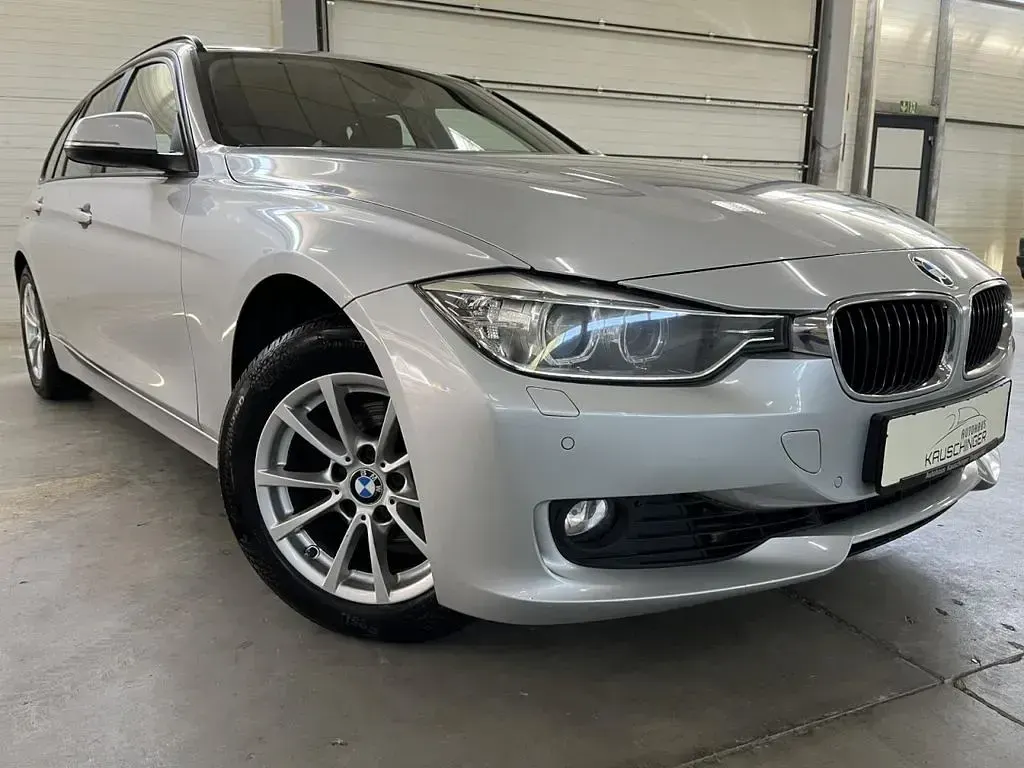 Gebraucht BMW 318 Comfort Edition 143 PS (105 kW) 2015 Glaciersilber Kombi