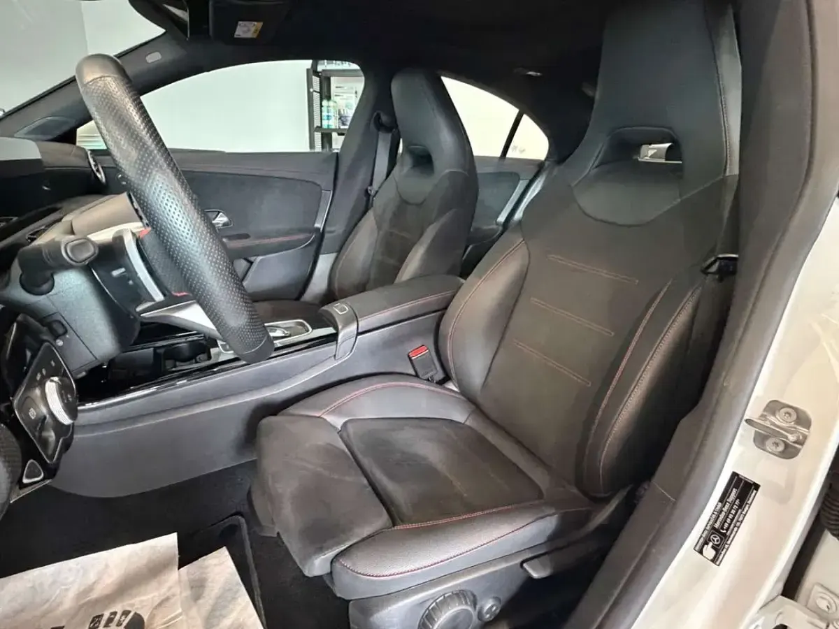 Gebraucht Mercedes CLA200 AMG 163 PS (119 kW) 2025 Polarweiss  unilack Coupé