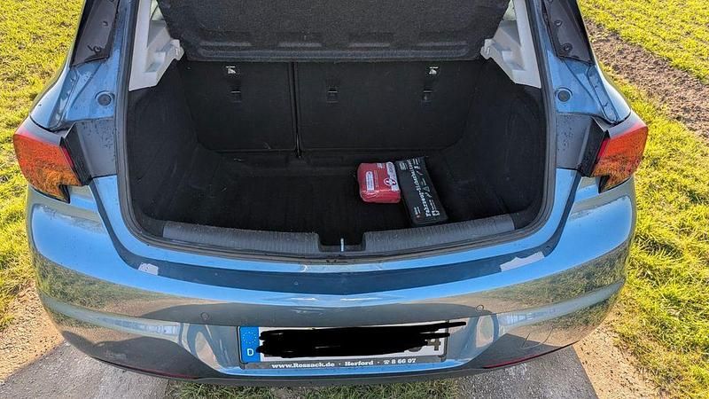 Second-hand Opel Astra 105 CP (77 kW) 2017 Albastru Berlinǎ