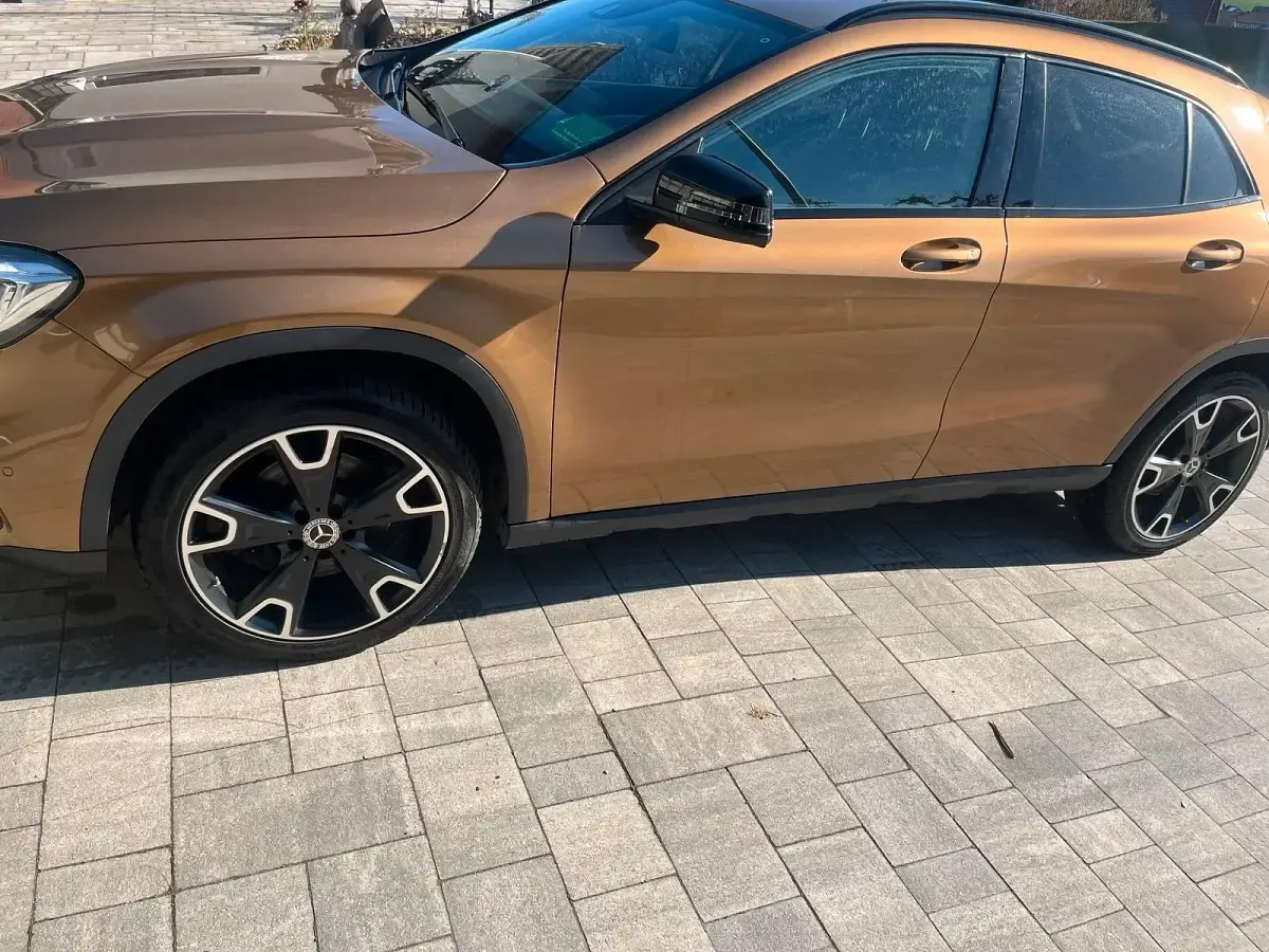Gebraucht Mercedes GLA220 185 PS (136 kW) 2017 Gold SUV