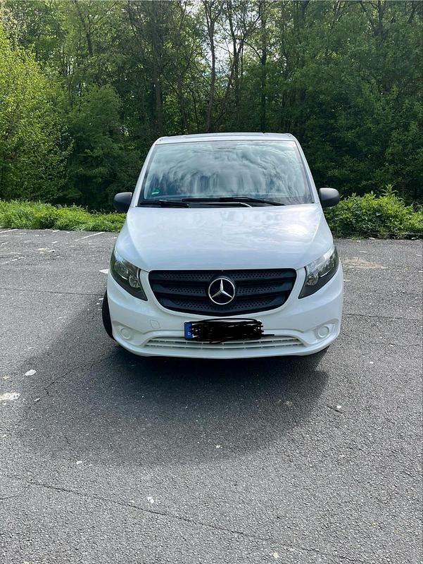 Weiß Gebraucht 2018 Mercedes Vito Van / Kleinbus | 18.500 € (Teuer) - Bild 1/4