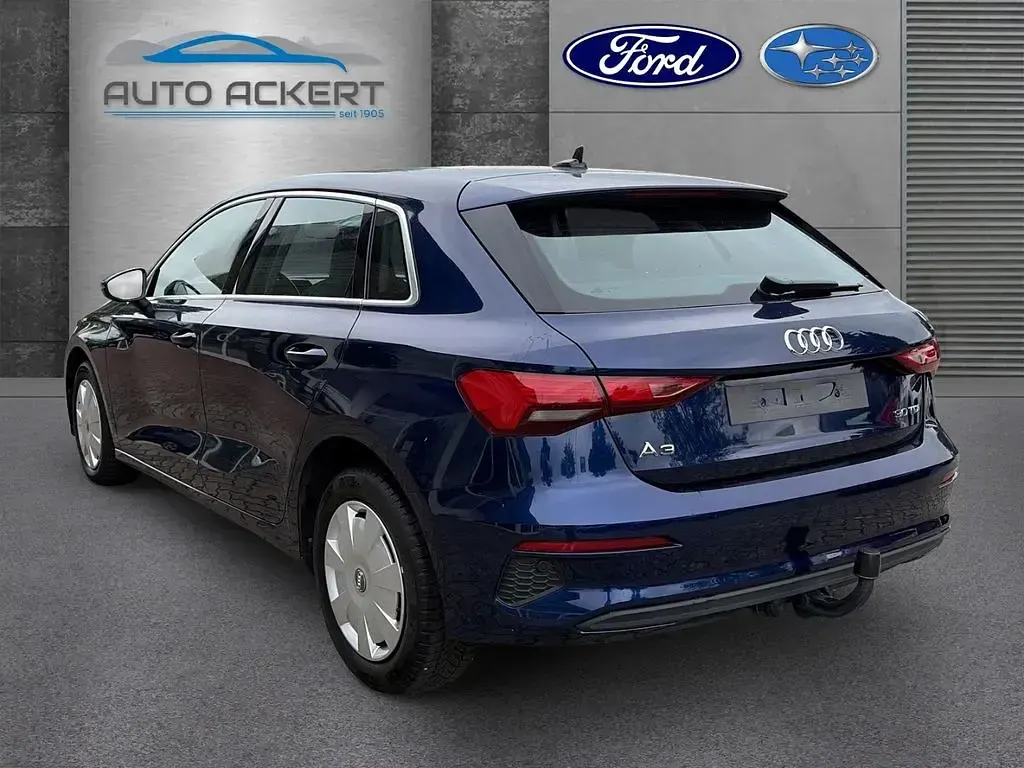 Gebraucht Audi A3 Basis 116 PS (85 kW) 2024 Blau Limousine