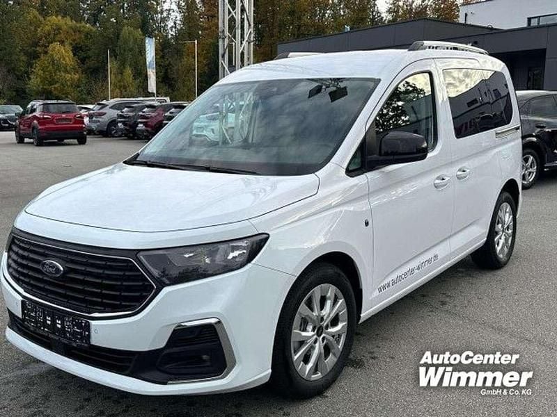 Neu Ford Tourneo Titanium 114 PS (83 kW) 2025 Frozen white Kombi