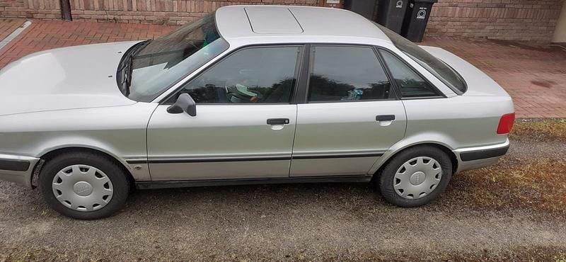 Gebraucht Audi 80 90 PS (66 kW) 1992 Silber Limousine