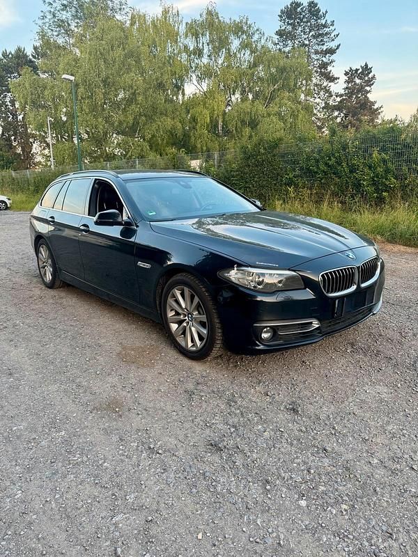 Schwarz Gebraucht 2014 BMW 520 Luxury Line Kombi | 11.666 € (Fairer Preis) - Bild 1/4