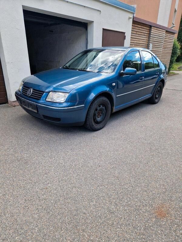 Blau Gebraucht 2004 VW Bora Limousine | 1.200 € (Fairer Preis) - Bild 1/4