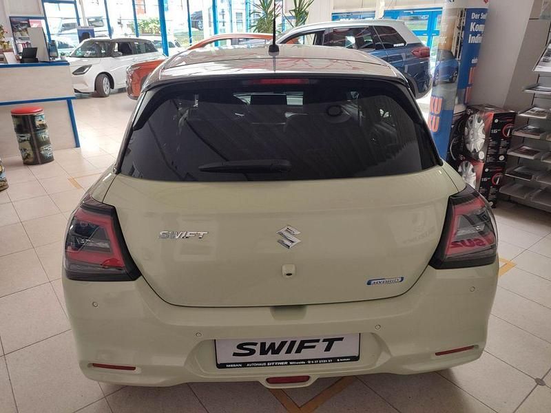Neu Suzuki Swift Comfort 83 PS (61 kW) 2025 Cool yellow met. minarel grey Kleinwagen