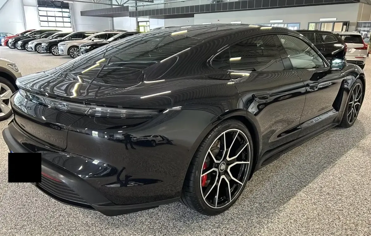 Gebraucht Porsche Taycan 4S Chrono 419 kW (571 PS) 2023 Tiefschwarz Limousine
