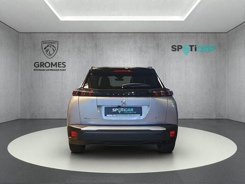 Gebraucht Peugeot e-2008 GT 100 kW (136 PS) 2022 Gris artense (metallic) SUV