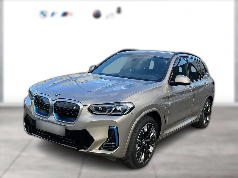 Metallic Gebraucht 2022 BMW iX3 M Sport SUV | 43.830 € (Etwas zu teuer) - Bild 1/4