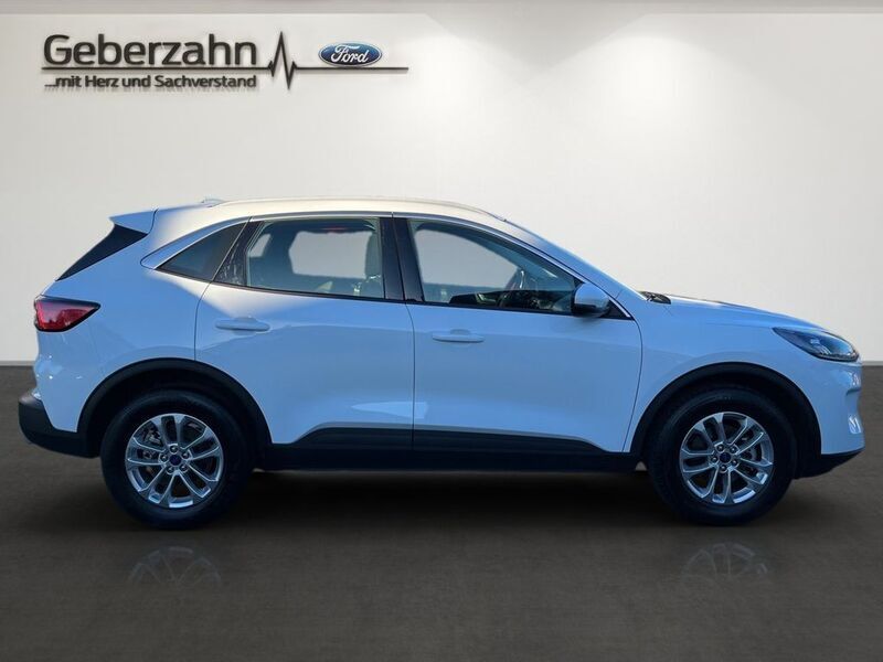 Gebraucht Ford Kuga Titanium 150 PS (110 kW) 2023 Frostweiß SUV