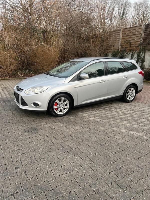 Gebraucht Ford Focus 116 PS (85 kW) 2011 Silber Kombi